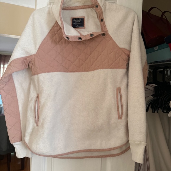 Abercrombie & Fitch Quilted Sherpa Pullover Sweatshirt - Picture 7 of 12